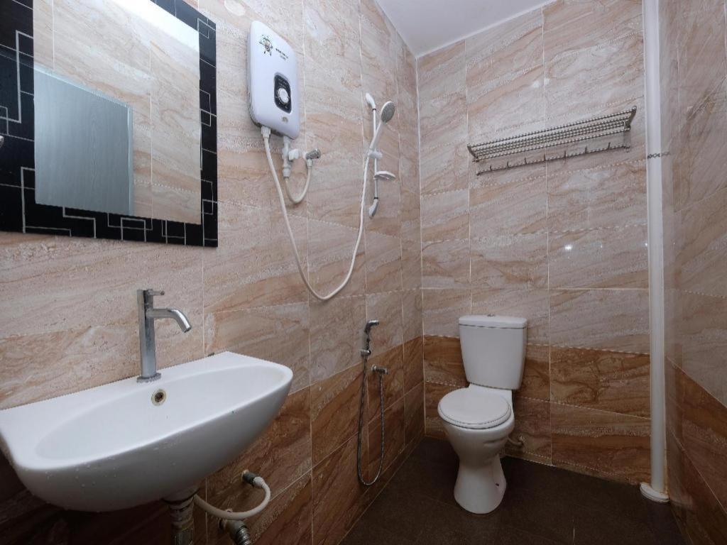 Oyo 1104 Q Hotel 2*