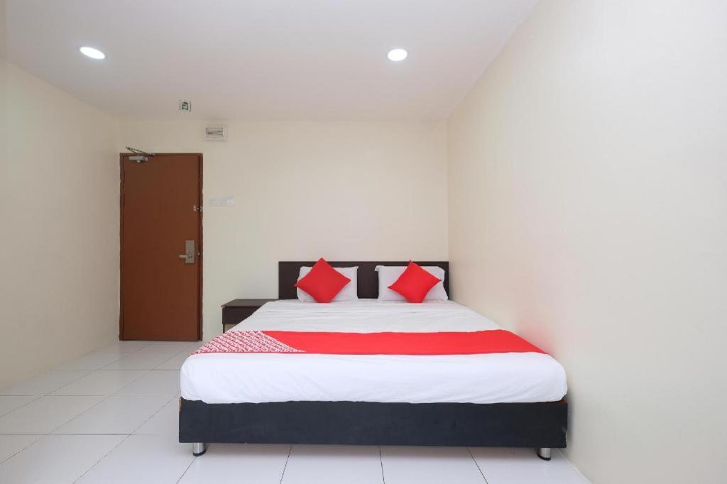 Oyo 1104 Q Hotel 2*